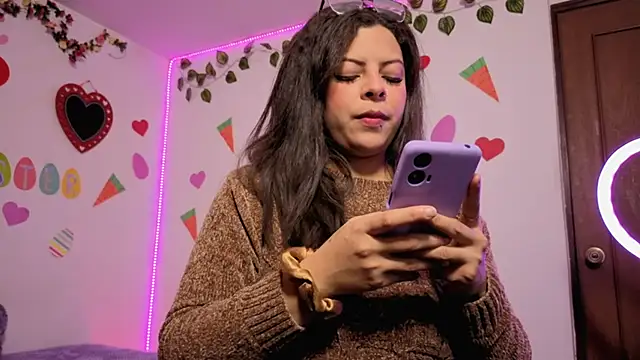 MiaCollinssx online show from April 12, 1:36 pm