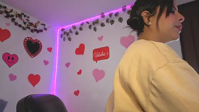 MiaCollinssx online show from February 19, 12:57 pm