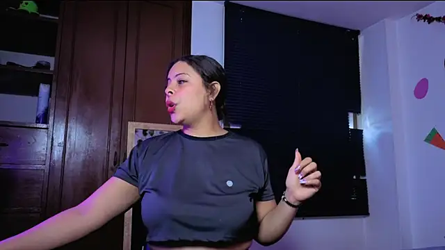 MiaCollinssx online show from April 24, 2:19 pm
