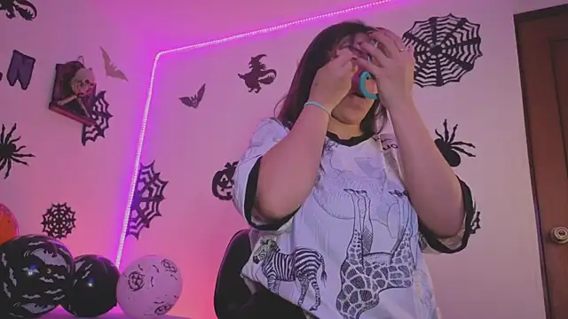 Snapshot of MiaCollinssx chatting on October 27, 3:13 pm MiaCollinssx online show from October 27, 3:13 pm