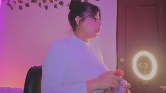 Snapshot of MiaCollinssx chatting on November 27, 2:50 pm MiaCollinssx online show from November 27, 2:50 pm