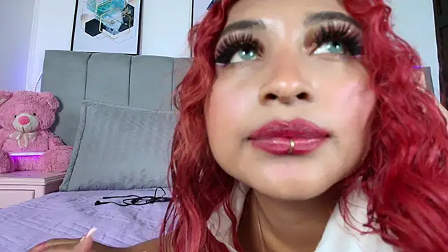 Naiaa Cruz online show from November 5, 8:01 pm