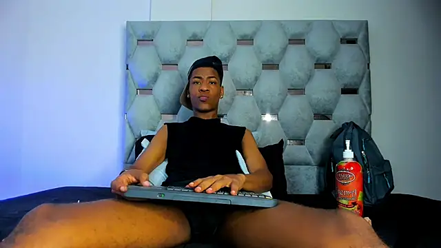 tiago xxx  online show from October 4, 8:10 pm