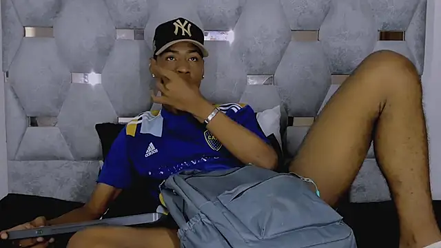 tiago xxx  online show from October 17, 7:59 pm