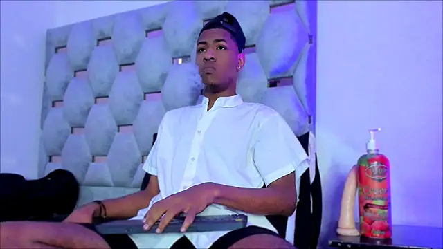 tiago xxx  online show from October 1, 9:07 pm