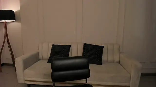 LeahNovac online show from December 4, 11:20 am