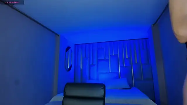 BonnyRose online show from April 6, 8:10 pm