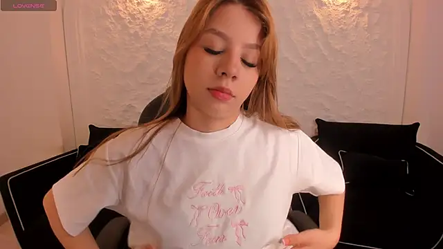 TiffannySins online show from April 15, 3:45 am