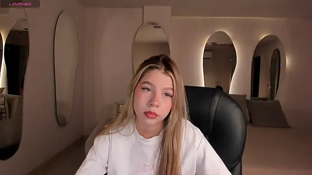 TiffannySins online show from May 27, 3:03 am