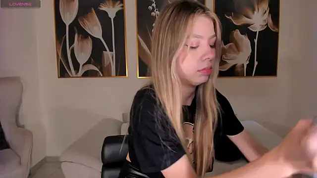 TiffannySins online show from May 30, 5:40 pm