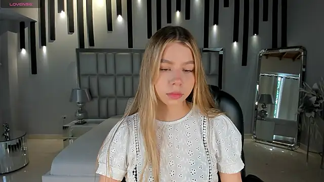 TiffannySins online show from June 14, 4:52 pm