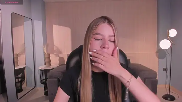 TiffannySins online show from June 26, 4:18 am