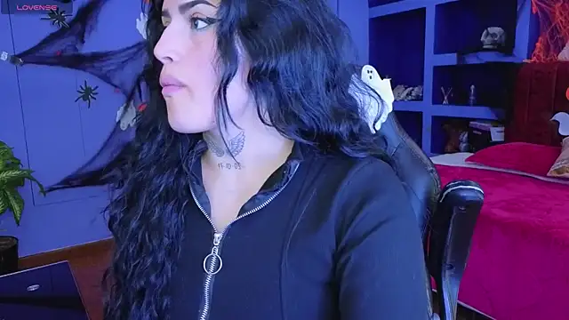 sari belle online show from November 3, 8:45 pm