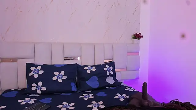 Snapshot of ThaliaOcean chatting on December 1, 8:10 pm ThaliaOcean online show from December 1, 8:10 pm