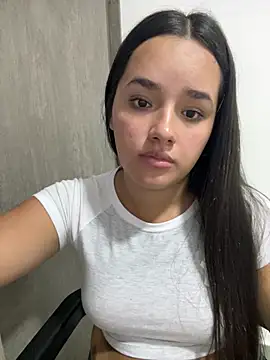 Snapshot of Luciaparker03 chatting on July 2, 12:44 am Luciaparker03 online show from July 2, 12:44 am