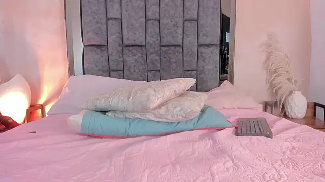  miss mia online show from February 28, 11:54 am