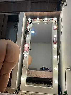 evelyn 1702 online show from April 10, 1:40 pm