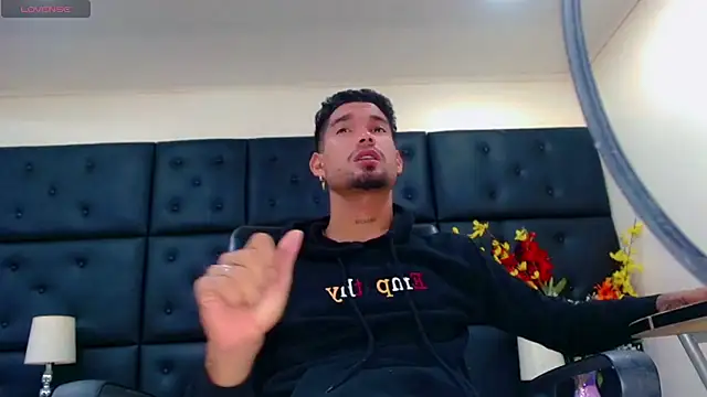 Snapshot of StivBigCock chatting on September 23, 2:51 am StivBigCock online show from September 23, 2:51 am