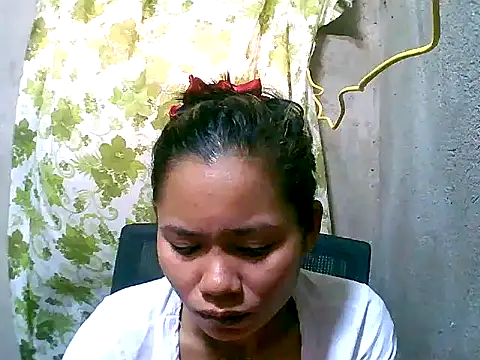 Snapshot of Sweeetgurll chatting on October 17, 1:31 am Sweeetgurll online show from October 17, 1:31 am