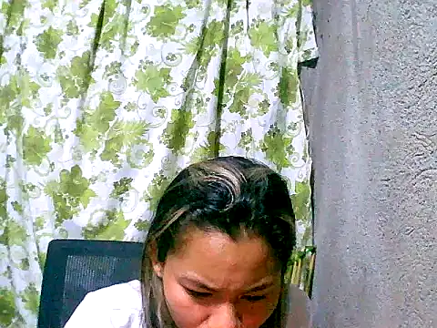 Snapshot of Sweeetgurll chatting on September 21, 5:51 pm Sweeetgurll online show from September 21, 5:51 pm