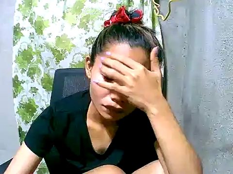 Snapshot of Sweeetgurll chatting on October 15, 2:03 pm Sweeetgurll online show from October 15, 2:03 pm
