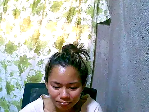 Snapshot of Sweeetgurll chatting on September 15, 12:44 am Sweeetgurll online show from September 15, 12:44 am