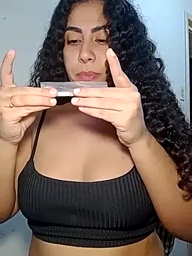 Snapshot of A_maddy chatting on November 25, 12:22 am A maddy online show from November 25, 12:22 am