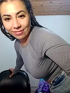 Snapshot of A_maddy chatting on October 21, 1:05 am A maddy online show from October 21, 1:05 am