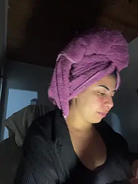 Snapshot of A_maddy chatting on June 4, 8:02 pm A maddy online show from June 4, 8:02 pm