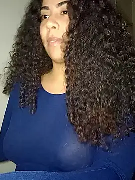 Snapshot of A_maddy chatting on November 9, 2:37 am A maddy online show from November 9, 2:37 am