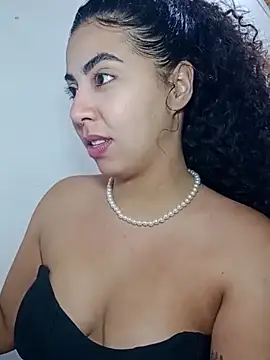 Snapshot of A_maddy chatting on November 18, 2:38 am A maddy online show from November 18, 2:38 am