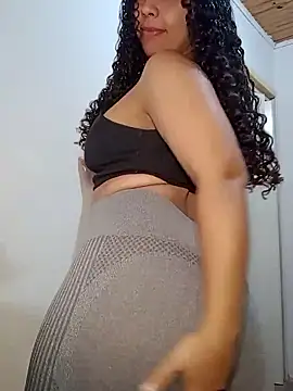 Snapshot of A_maddy chatting on November 23, 5:12 pm A maddy online show from November 23, 5:12 pm