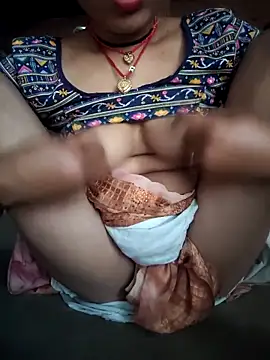 Snapshot of Monika_thakurr chatting on February 20, 6:37 am Monika thakurr online show from February 20, 6:37 am