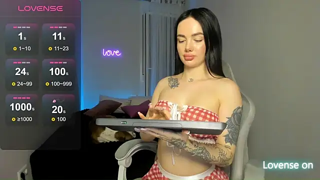 SelinaStorm online show from April 21, 1:42 am