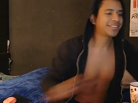 Snapshot of latinboybigdick chatting on September 10, 4:55 am latinboybigdick online show from September 10, 4:55 am