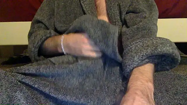 Snapshot of Zluxx chatting on November 8, 12:25 am Zluxx online show from November 8, 12:25 am