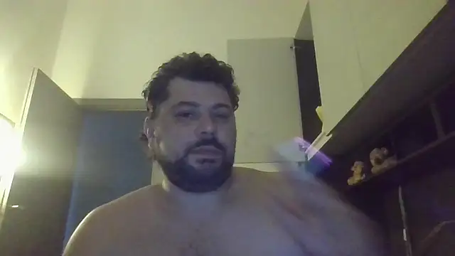 Snapshot of giuseppelovisi85 chatting on October 18, 8:05 am giuseppelovisi85 online show from October 18, 8:05 am