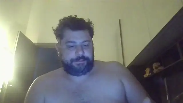 Snapshot of giuseppelovisi85 chatting on October 7, 9:32 am giuseppelovisi85 online show from October 7, 9:32 am