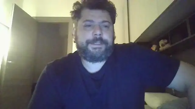 Snapshot of giuseppelovisi85 chatting on October 14, 5:08 am giuseppelovisi85 online show from October 14, 5:08 am