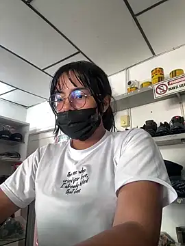 Snapshot of Kyra__Rose chatting on December 17, 6:57 pm Kyra Rose online show from December 17, 6:57 pm