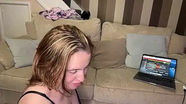 Snapshot of amberrose094 chatting on December 2, 9:16 pm amberrose094 online show from December 2, 9:16 pm