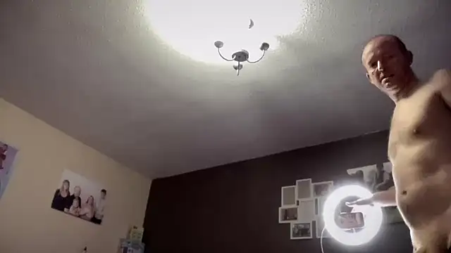 Snapshot of amberrose094 chatting on October 28, 8:52 pm amberrose094 online show from October 28, 8:52 pm