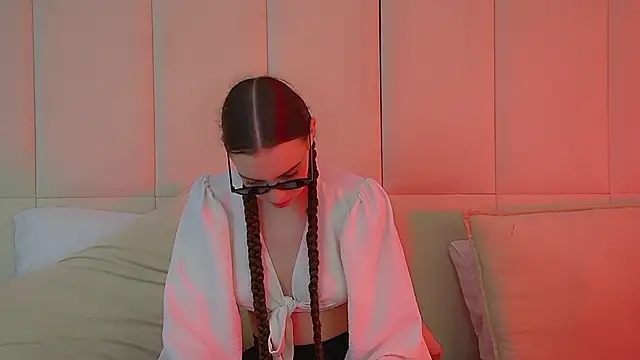 VeronicaVances online show from March 16, 6:39 am