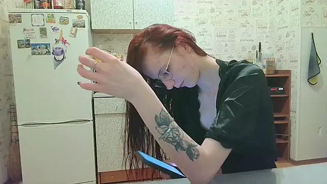 Snapshot of Lucy_Divine chatting on December 4, 9:58 pm Lucy Divine online show from December 4, 9:58 pm