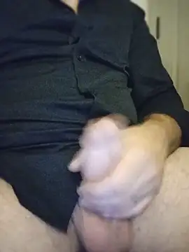 Snapshot of Yhnist34 chatting on May 29, 11:33 pm Yhnist34 online show from May 29, 11:33 pm