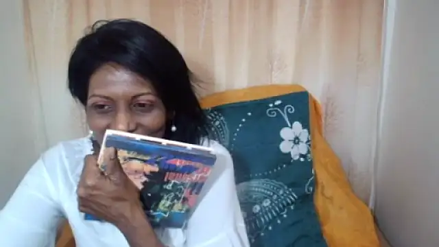 Snapshot of Indianpeaches chatting on October 13, 5:20 am Indianpeaches online show from October 13, 5:20 am