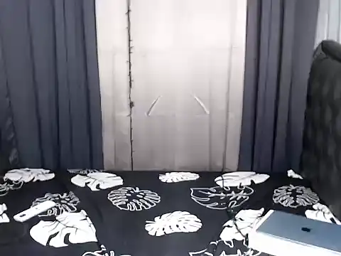 Snapshot of scarlet_enchantress chatting on September 27, 1:12 am scarlet enchantress online show from September 27, 1:12 am