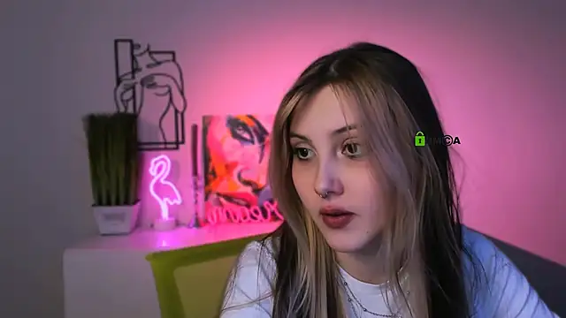 Snapshot of luna_tin chatting on November 28, 7:03 pm luna tin online show from November 28, 7:03 pm