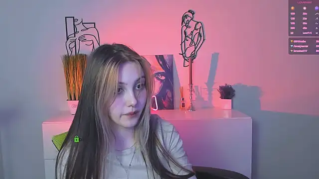 Snapshot of luna_tin chatting on October 23, 12:53 am luna tin online show from October 23, 12:53 am