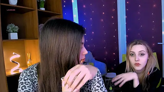 Snapshot of luna_tin chatting on December 14, 2:44 pm luna tin online show from December 14, 2:44 pm